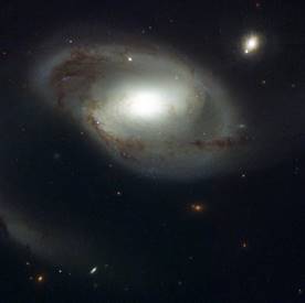 https://upload.wikimedia.org/wikipedia/commons/thumb/f/fb/NGC_4319_I_HST2002.jpg/800px-NGC_4319_I_HST2002.jpg