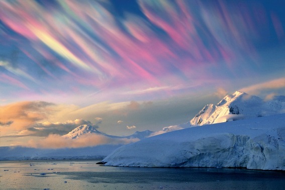 Полярные стратосферные облака или перламутровые облака в Антарктиде